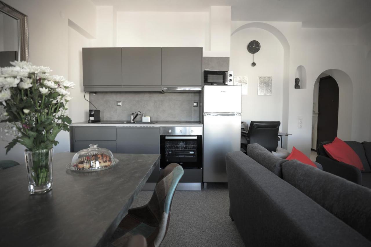 Modern 2 Bedroom Apartment Next To Metro - Marousi アテネ エクステリア 写真