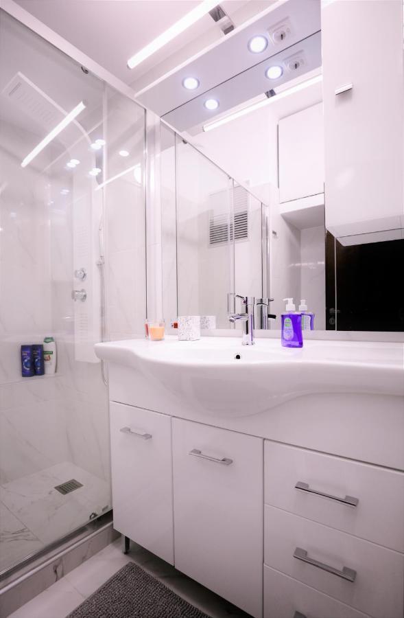 Modern 2 Bedroom Apartment Next To Metro - Marousi アテネ エクステリア 写真